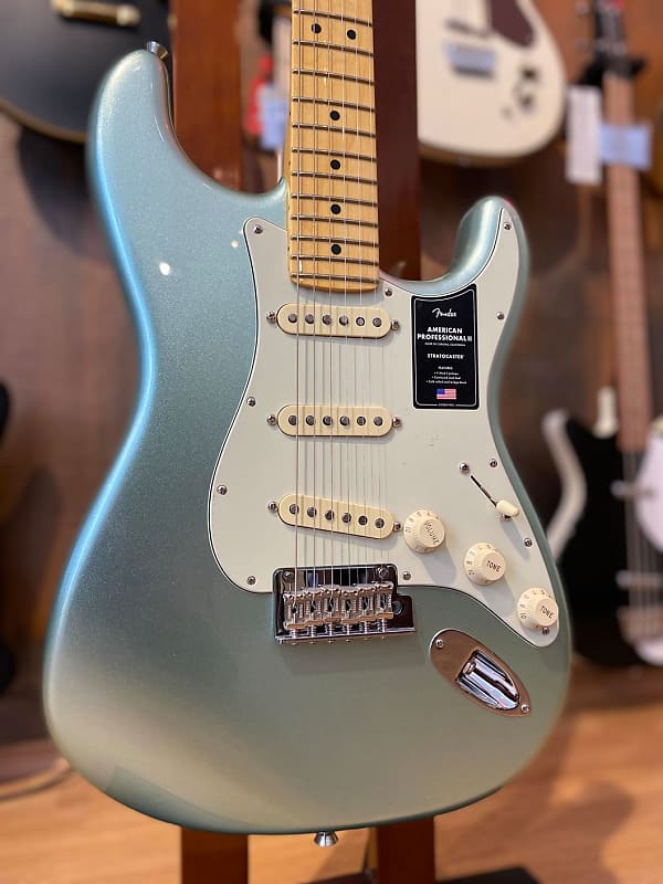 Fender American Professional II Stratocaster with Maple Fretboard Mystic Surf Green