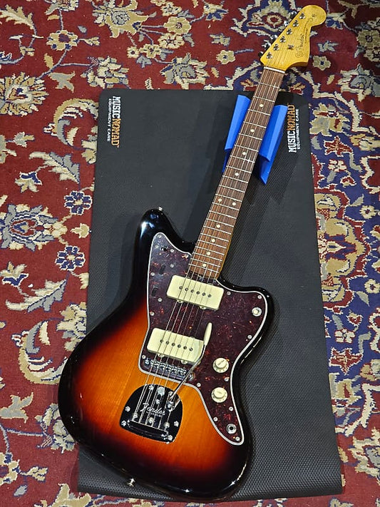 2018 Fender Classic Player Special Jazzmaster in 3 Tone Sunburst